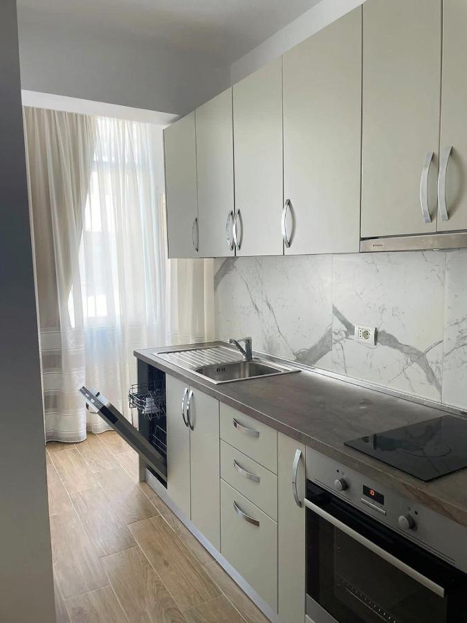 Central City Apartment Tirana Exteriör bild