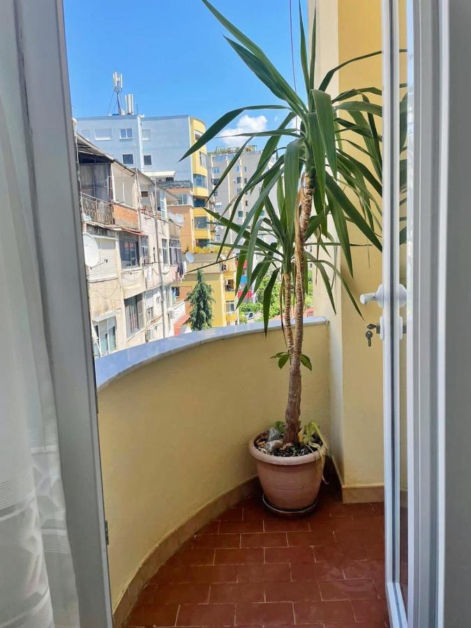 Central City Apartment Tirana Exteriör bild