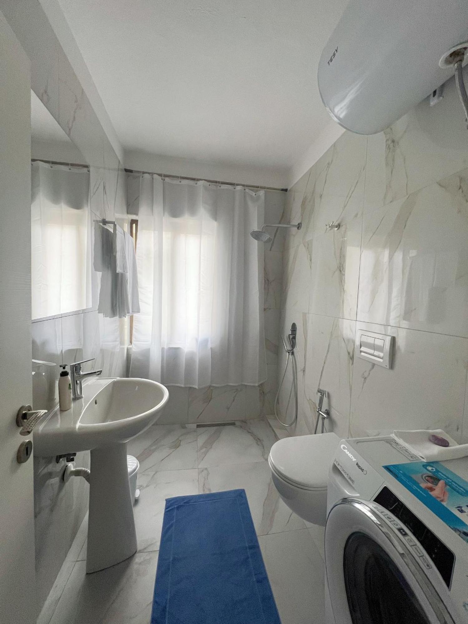Central City Apartment Tirana Exteriör bild