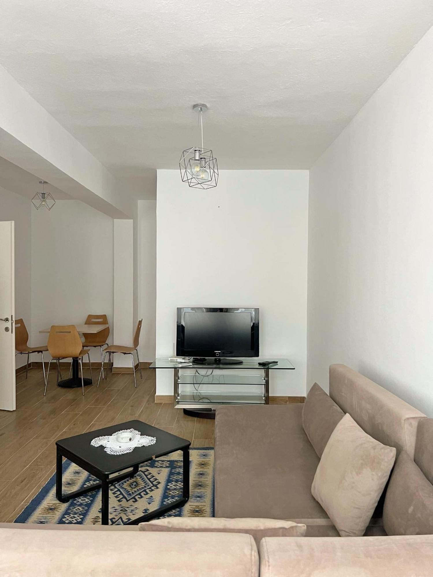 Central City Apartment Tirana Exteriör bild